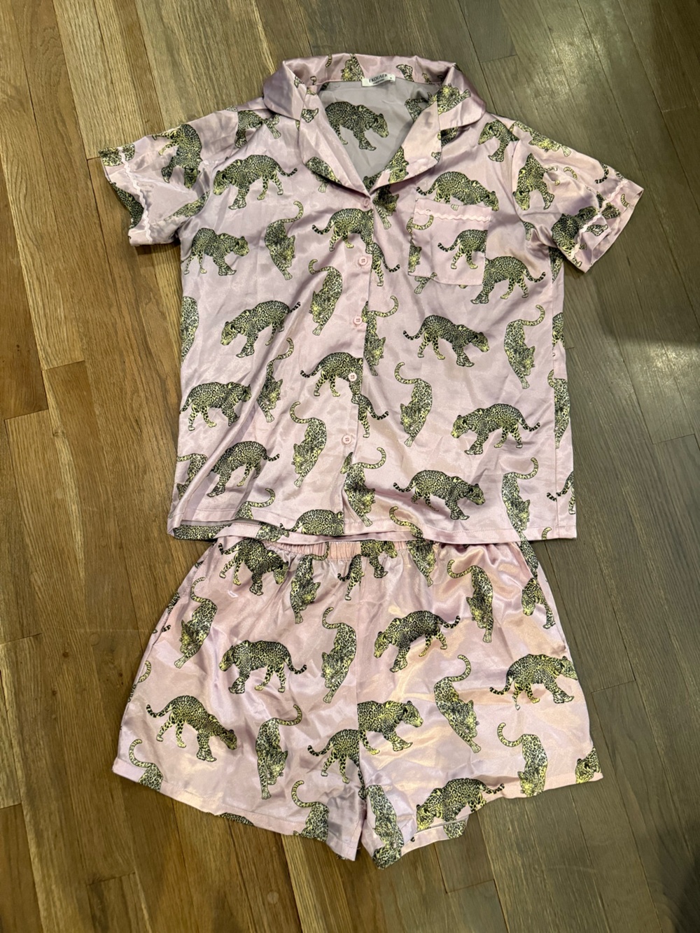 Ekouaer Pink Leopard-Print Short Pajama Set size‎ Medium